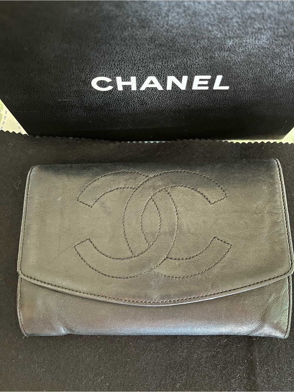 CHANEL Black Stitched CC Logo Leather Card Holder